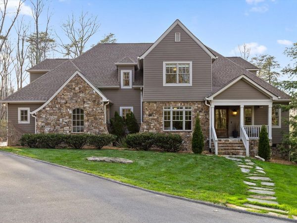 5426 Summerfield Lane, Signal Mountain, TN 37377