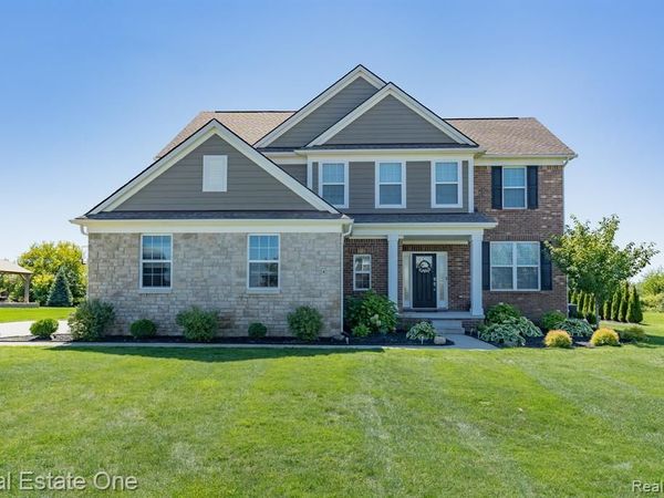 124 Oakland Crest Drive, Rochester, MI 48306