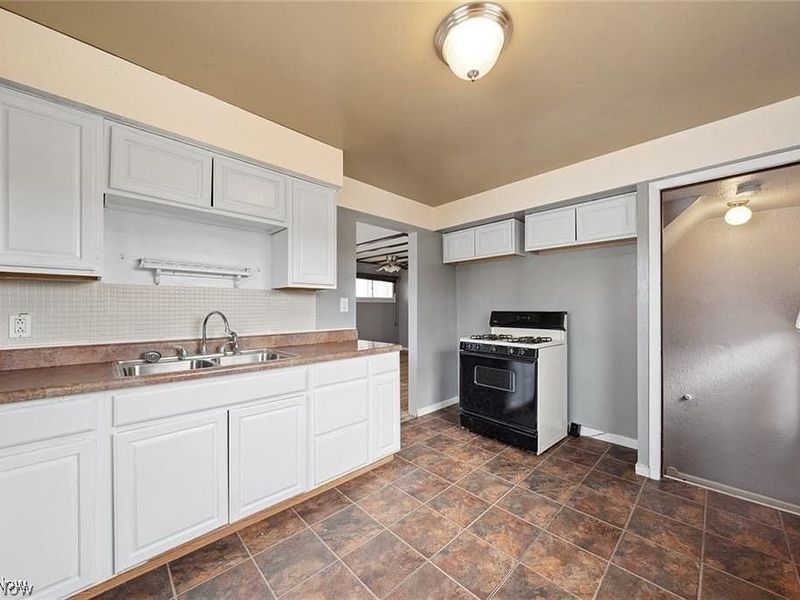 12214 Woodward Boulevard , Garfield Heights, OH 44125 Photo 5