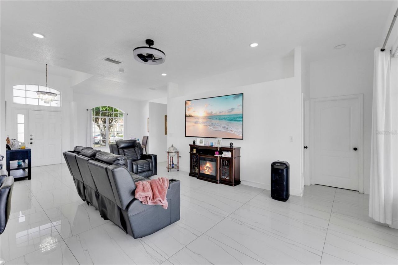 2654 Hawthorne Lane, Kissimmee, FL 34743 Photo