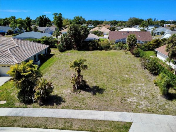 565 PARK ESTATES SQUARE , VENICE, FL 34293