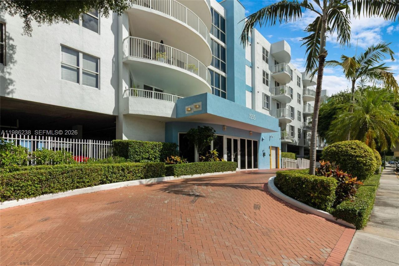 1555 N Treasure Dr, Unit 205, North Bay Village, FL 33141 Photo