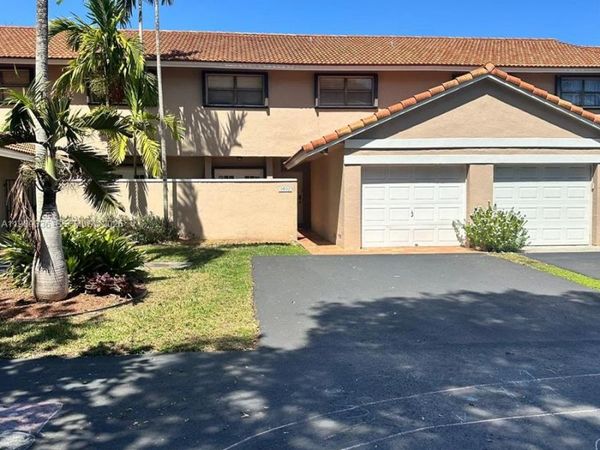 9102 SW 113th Place Cir E , Miami, FL 33176