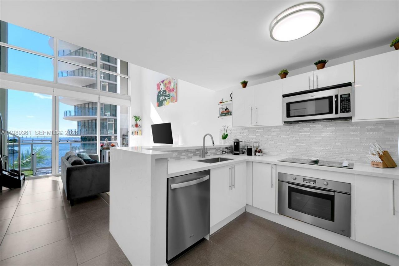 300 S Biscayne Blvd, Unit L-410, Miami, FL 33131 Photo
