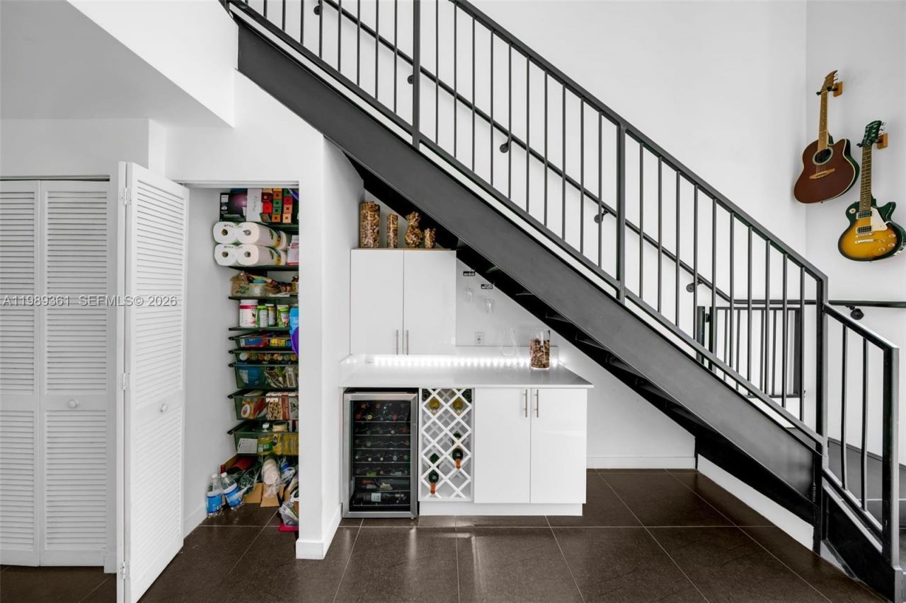 300 S Biscayne Blvd , Unit L-410, Miami, FL 33131 Photo