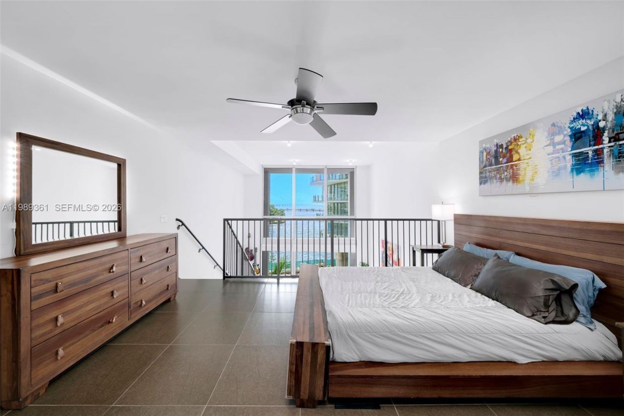 300 S Biscayne Blvd , Unit L-410, Miami, FL 33131 Photo