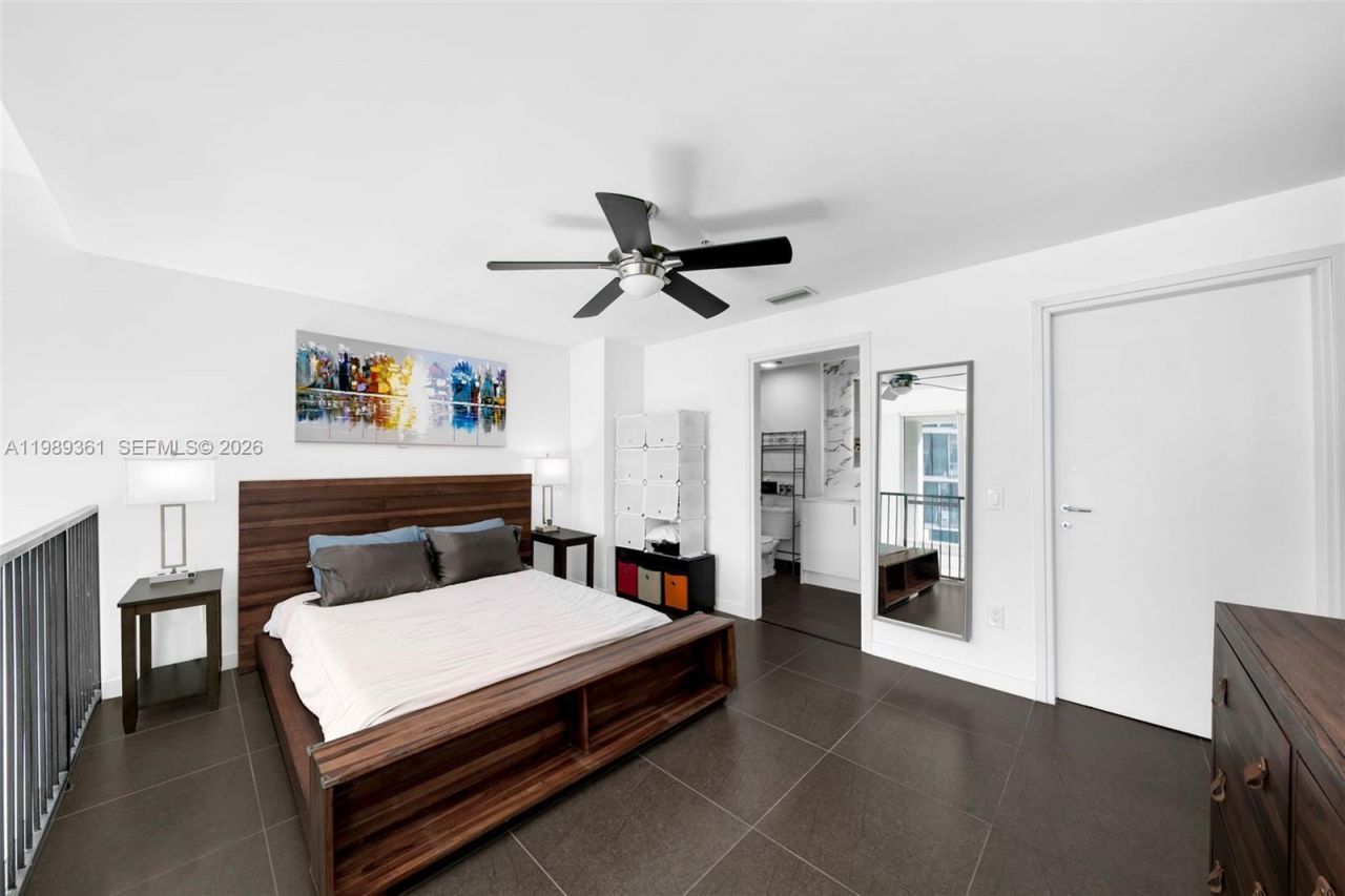 300 S Biscayne Blvd, Unit L-410, Miami, FL 33131 Photo