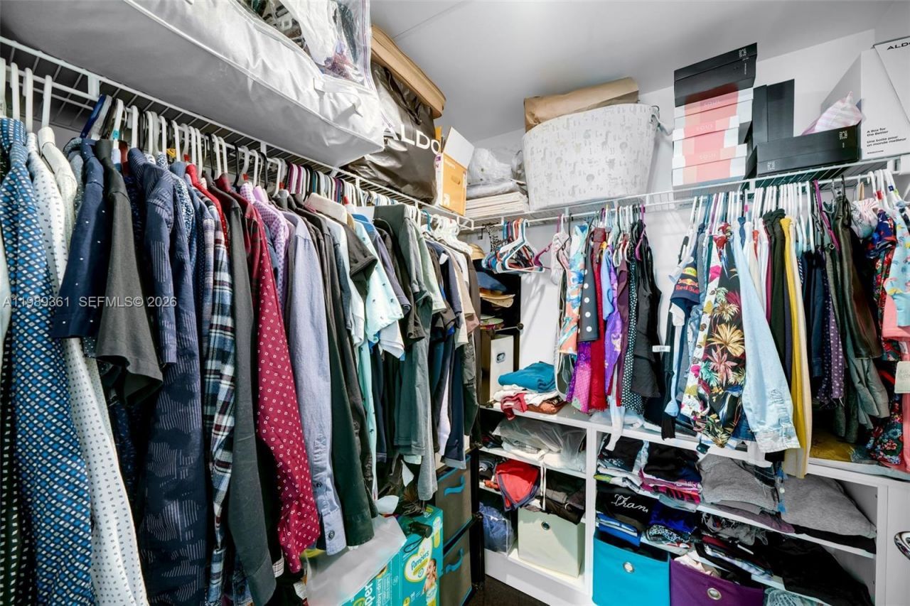 300 S Biscayne Blvd , Unit L-410, Miami, FL 33131 Photo