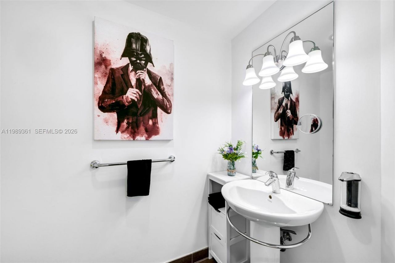 300 S Biscayne Blvd , Unit L-410, Miami, FL 33131 Photo