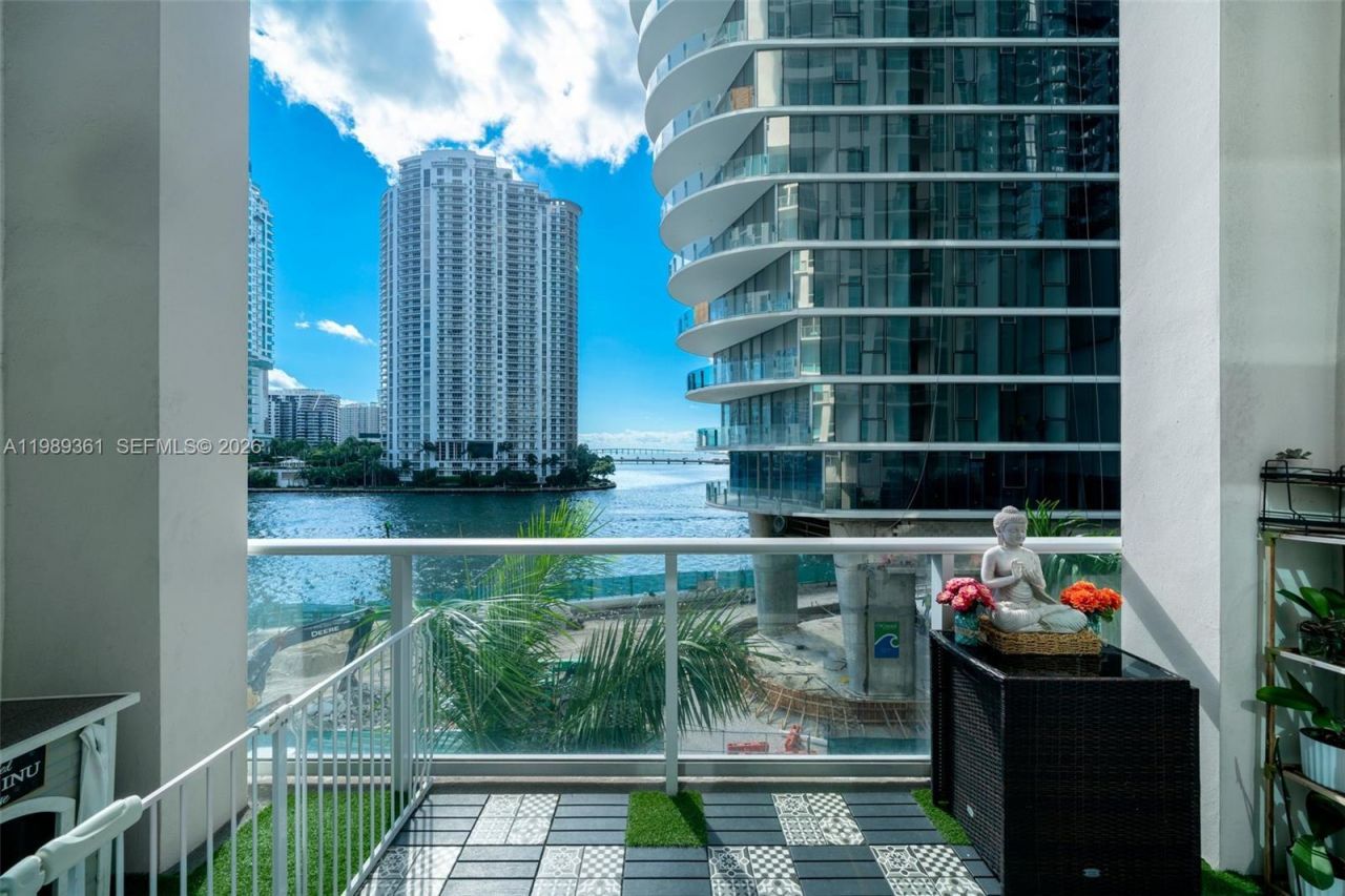 300 S Biscayne Blvd , Unit L-410, Miami, FL 33131 Photo