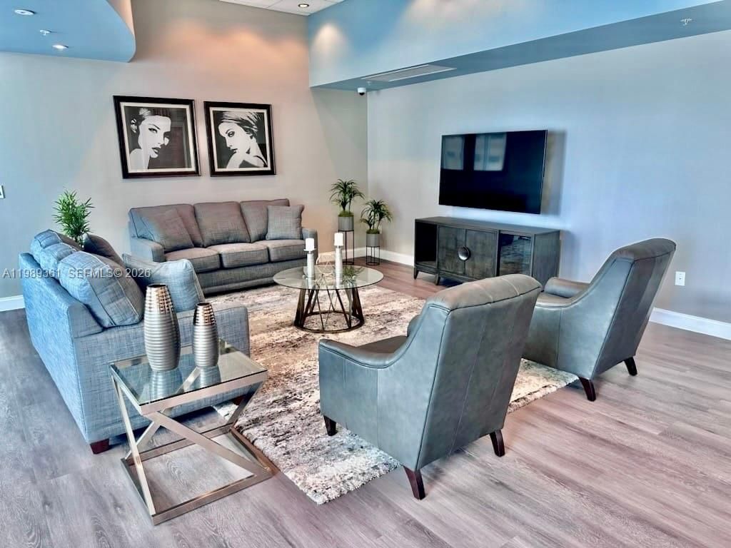 300 S Biscayne Blvd , Unit L-410, Miami, FL 33131 Photo