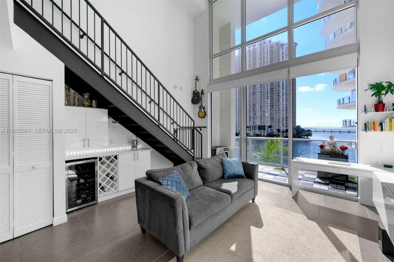300 S Biscayne Blvd, Unit L-410, Miami, FL 33131 Photo