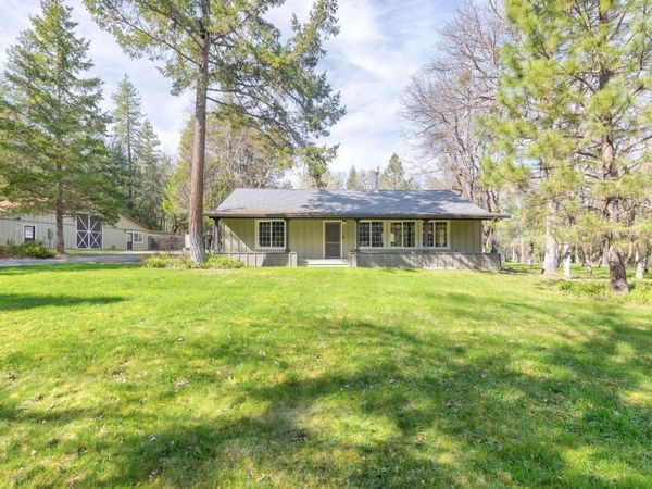 444 Sheraton Drive, Williams, OR 97544