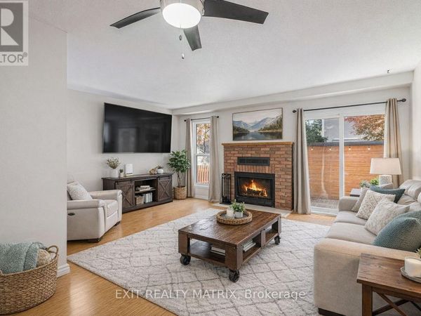 1432 Deavy Way East, Ottawa, ON K1E2W8