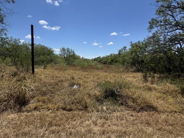404 avenue j, Christine, TX 78012