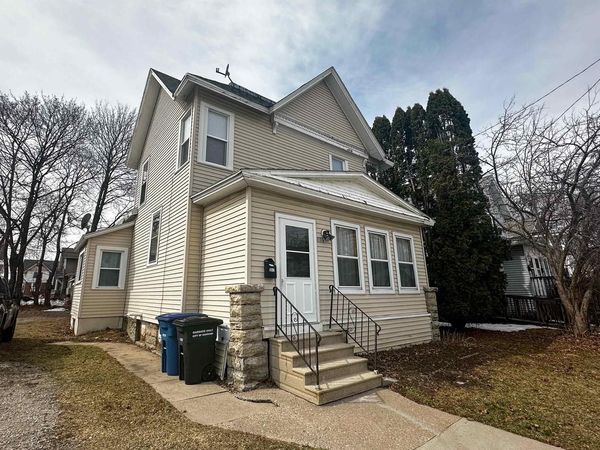 557 MT VERNON STREET, Oshkosh, WI 54901