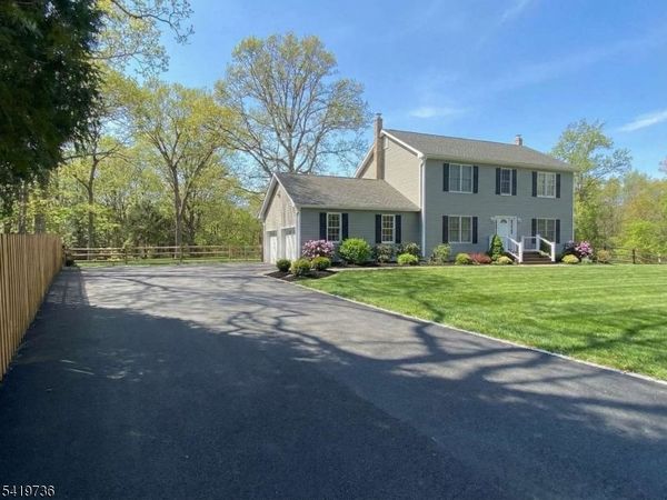 9 Old Traveled Way, Roxbury, NJ 07852