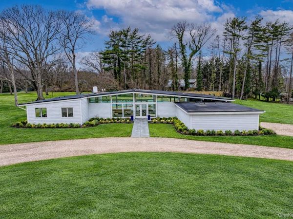 21 Lloyd Haven Drive, Lloyd Harbor, NY 11743