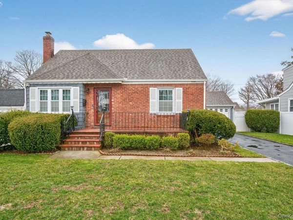 53 Dosoris Lane, Glen Cove, NY 11542