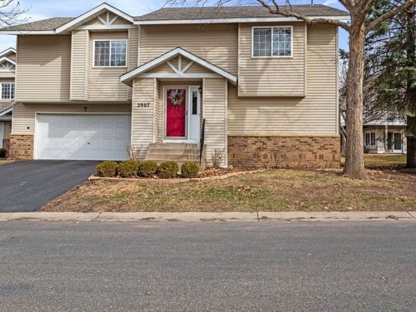 2907 Devonshire Circle, Woodbury, MN 55125