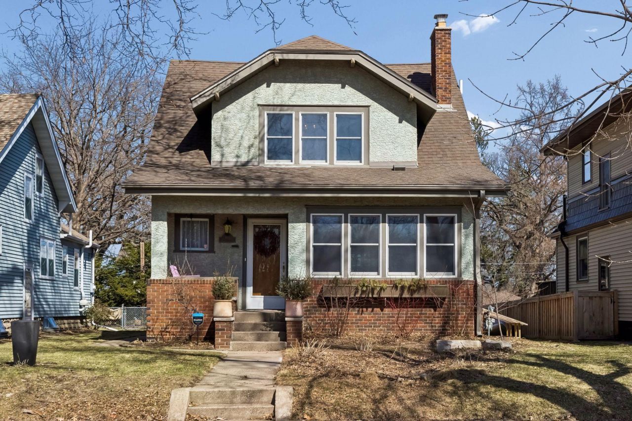 1141 Hyacinth Avenue E, Saint Paul, MN 55106 Main Photo