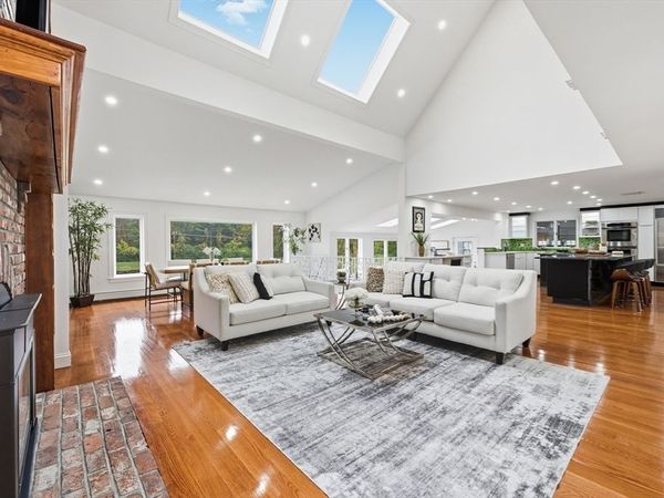 6 Lynbrook Rd, Southborough, MA 01772