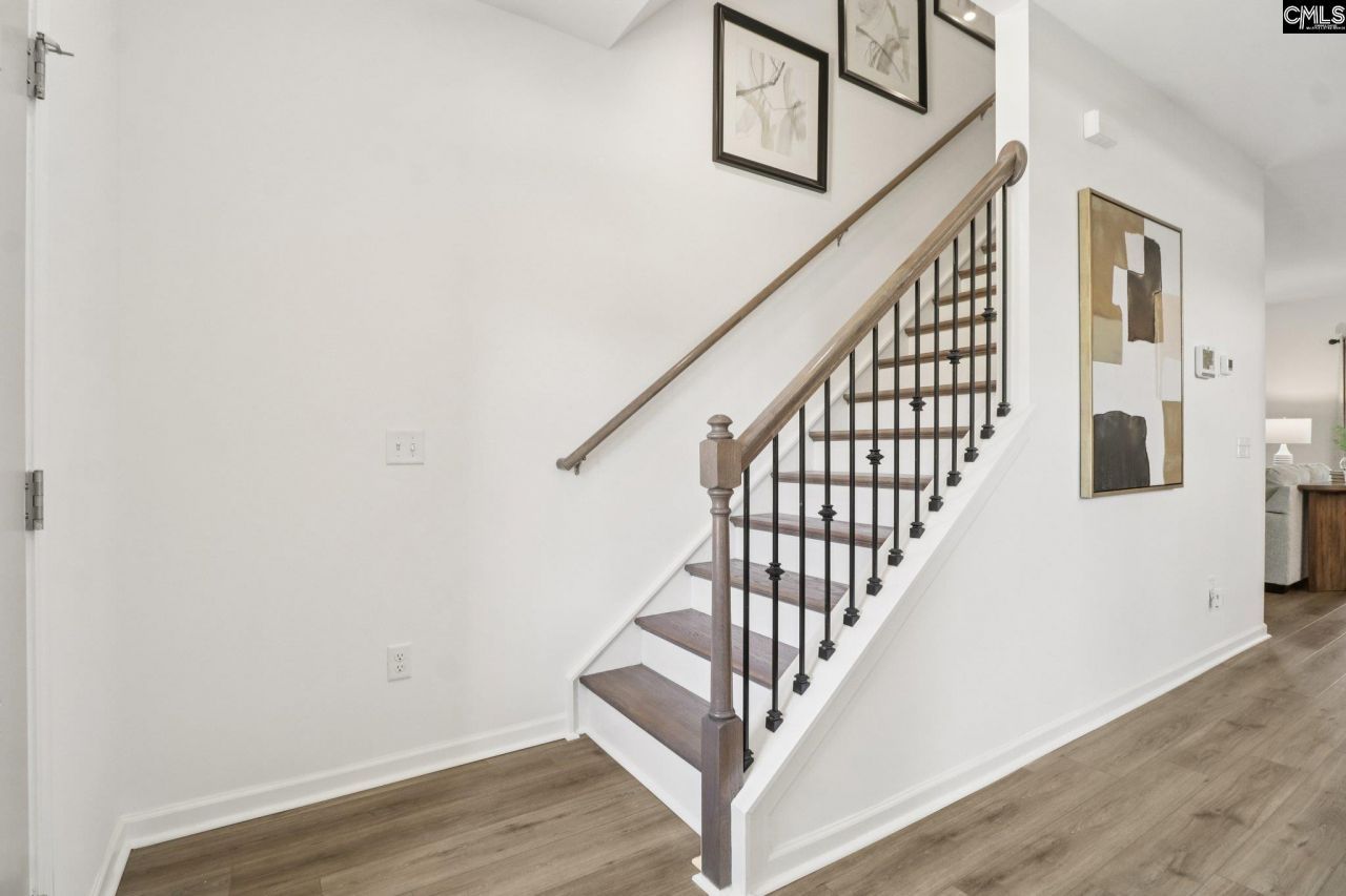 624 Griffon Drive  Photo 5