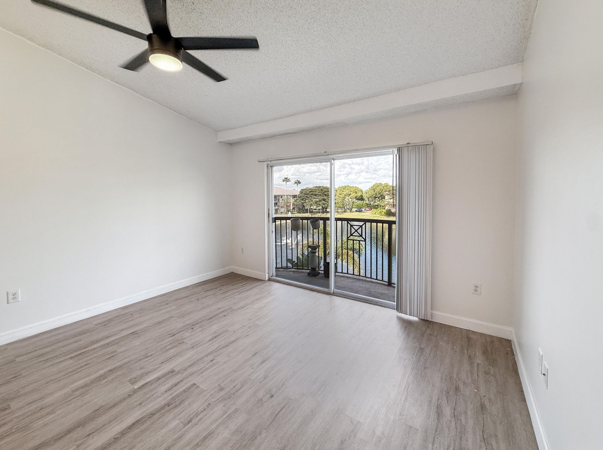 4155 N Haverhill Road, Unit 1420, West Palm Beach, FL 33417 Photo