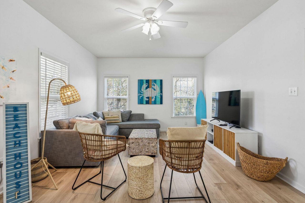 214 W Cooper Photo 16