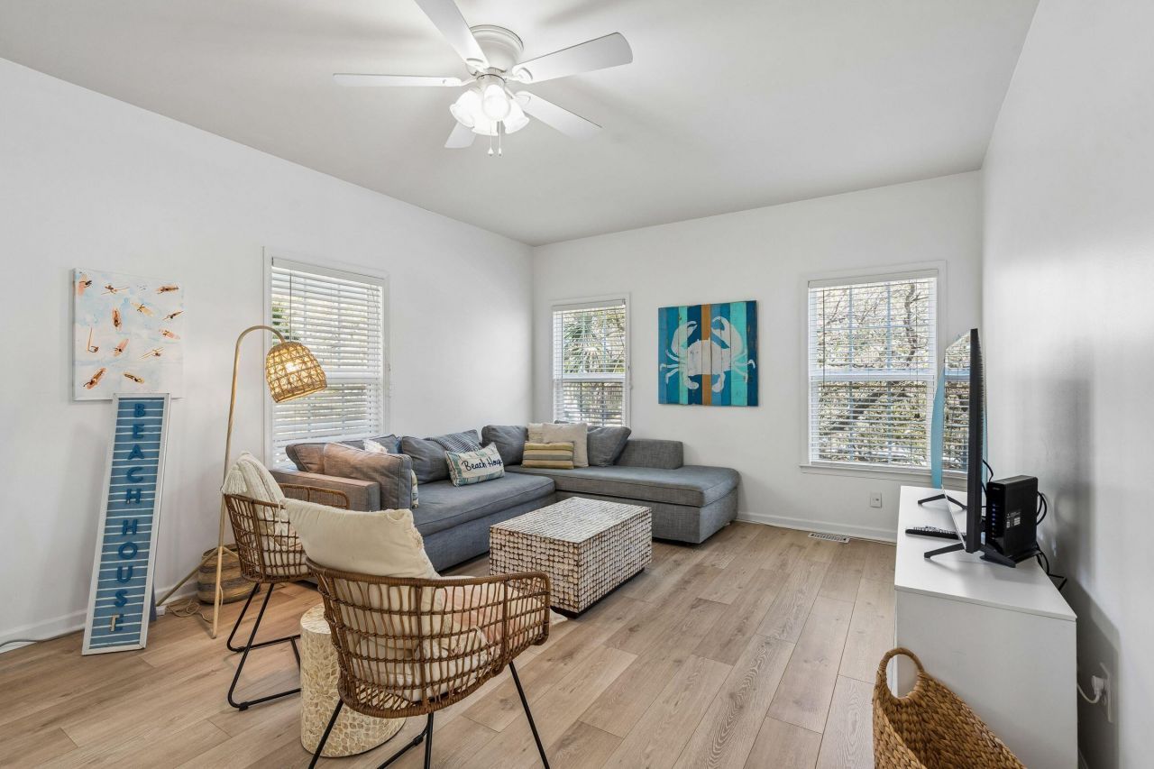 214 W Cooper Photo 17