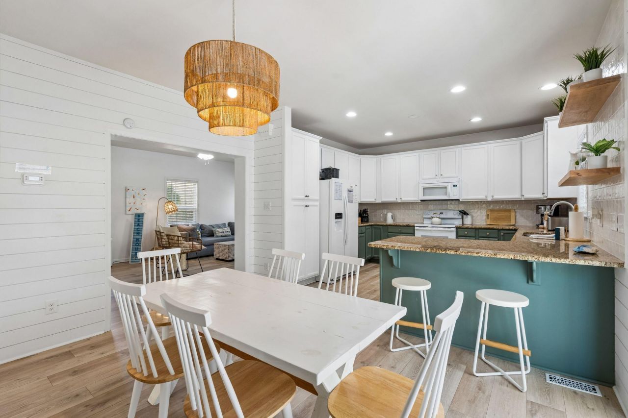 214 W Cooper Photo 30