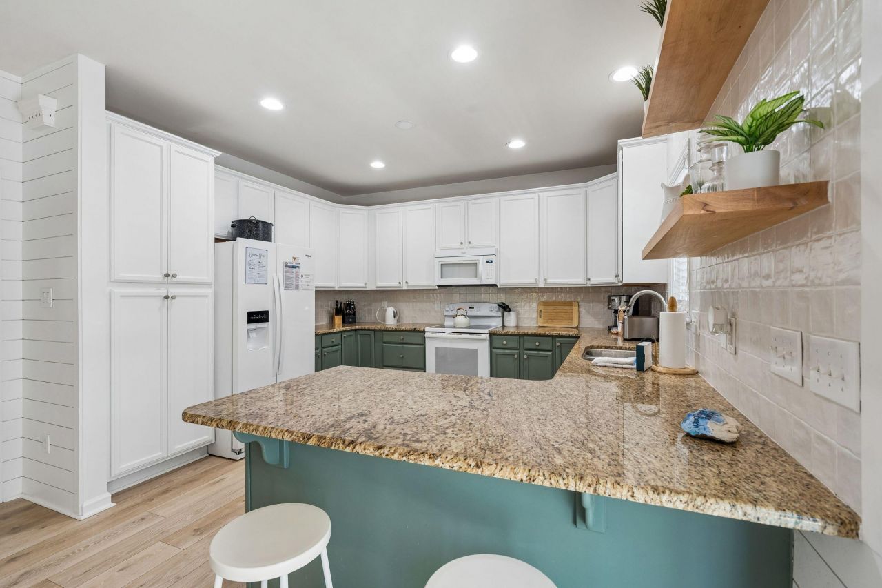 214 W Cooper Photo 34