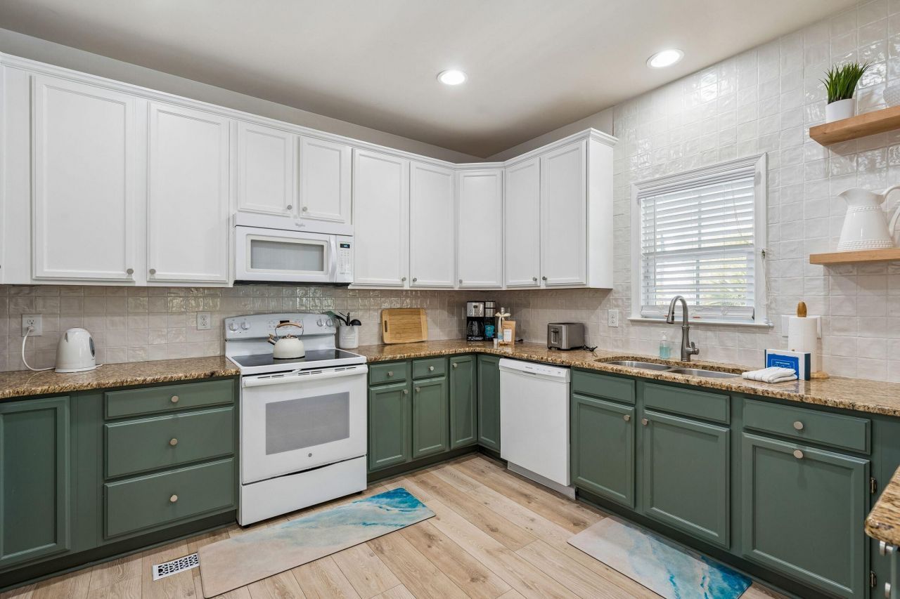 214 W Cooper Photo 36