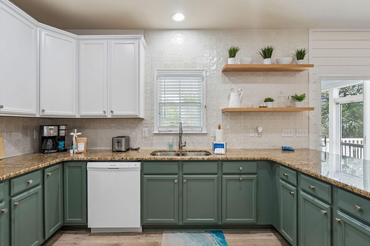 214 W Cooper Photo 37