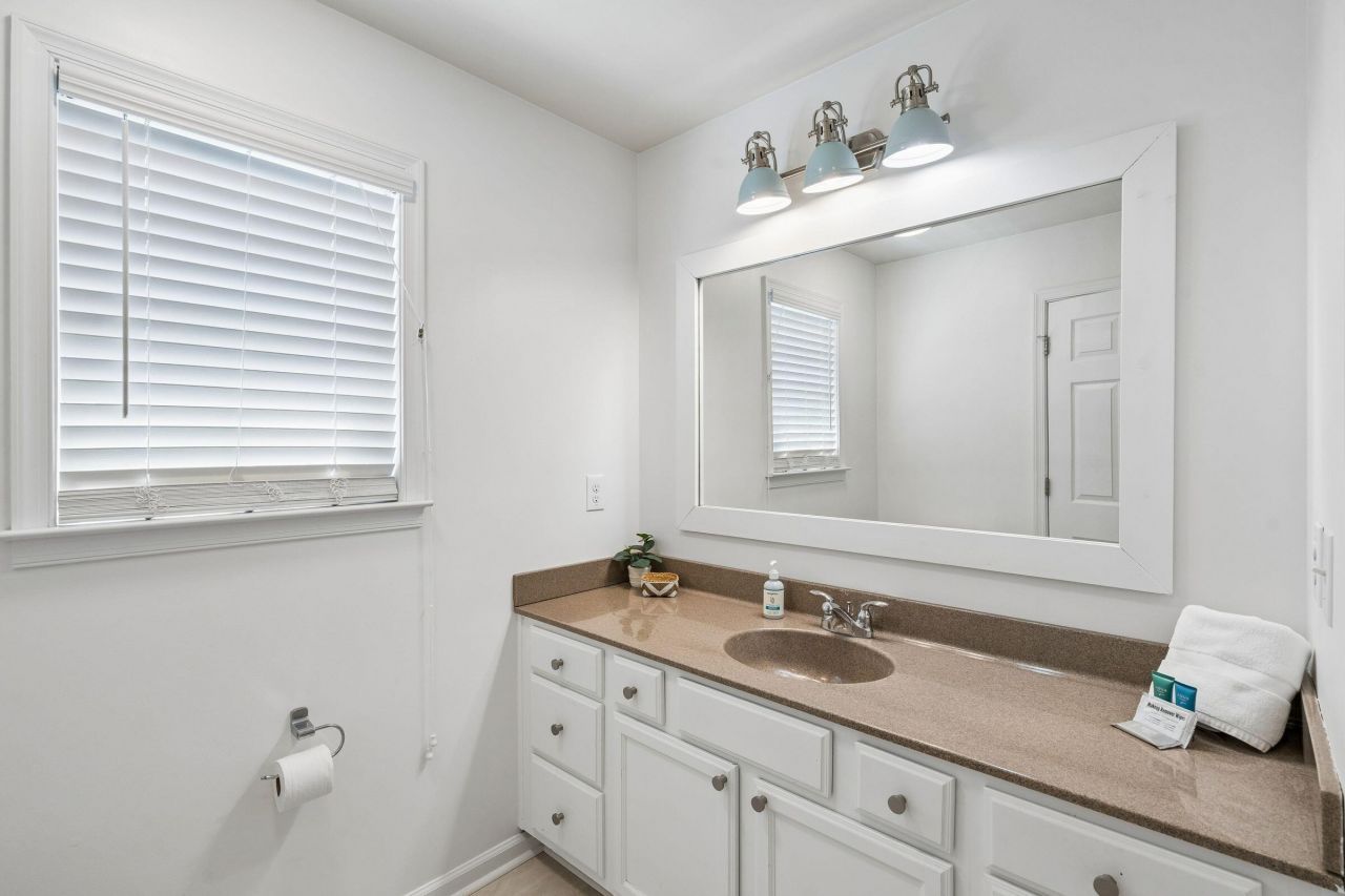 214 W Cooper Photo 49