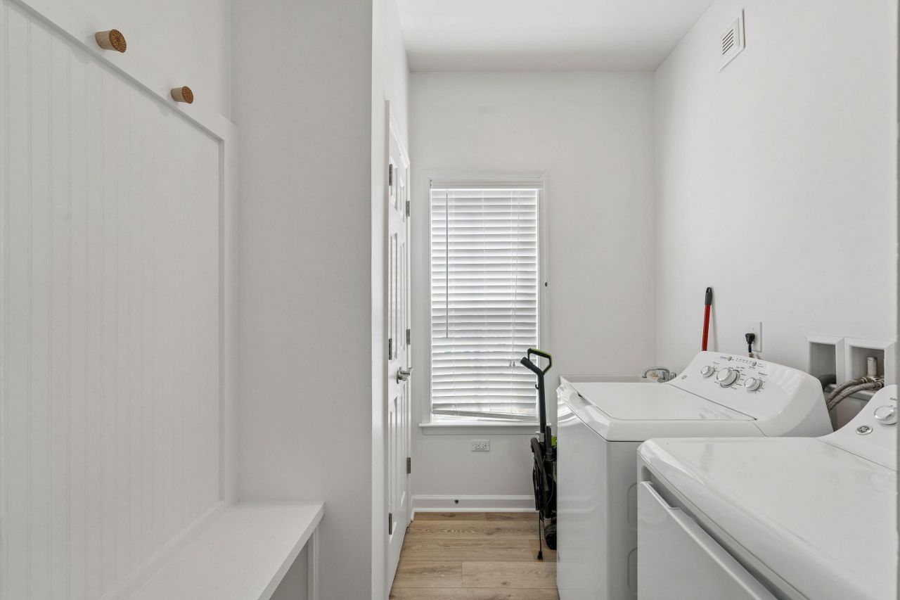 214 W Cooper Photo 59