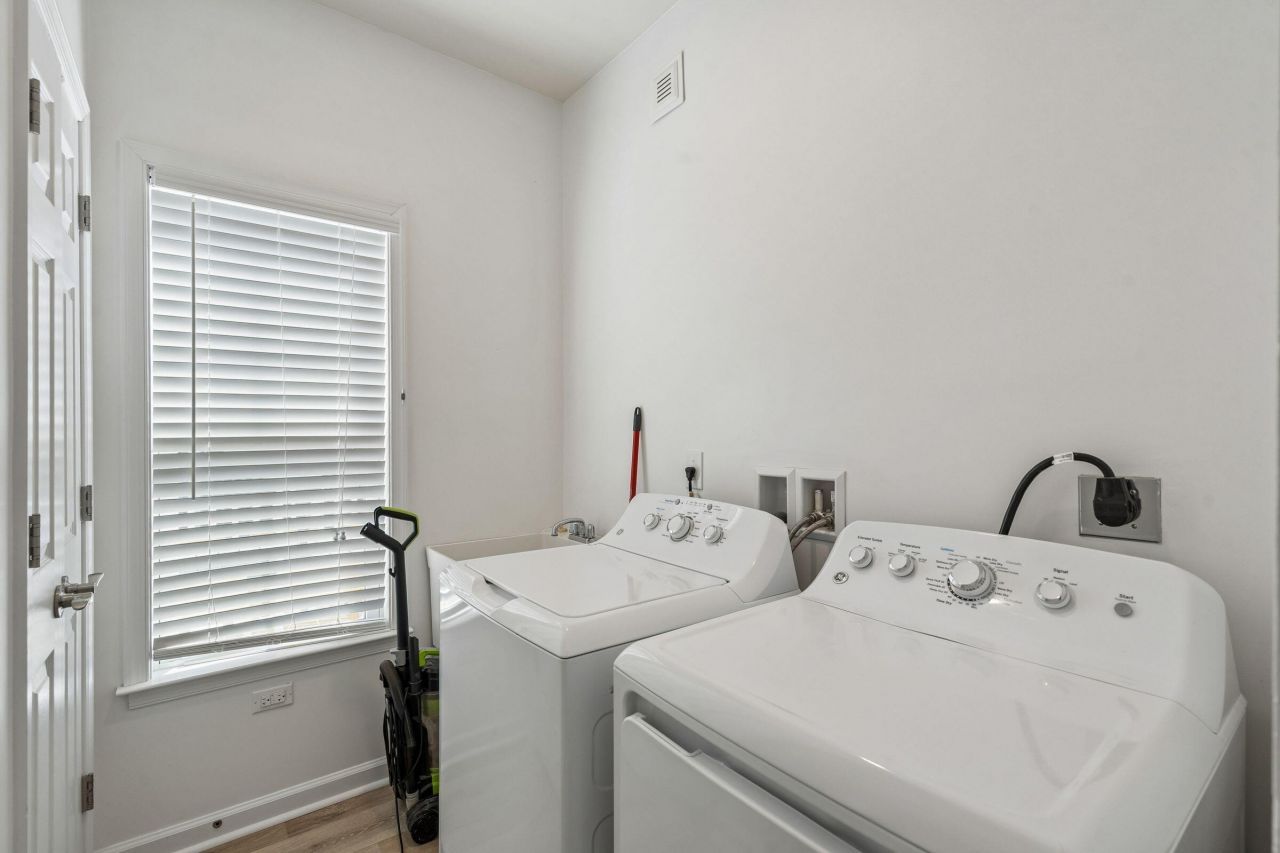 214 W Cooper Photo 60