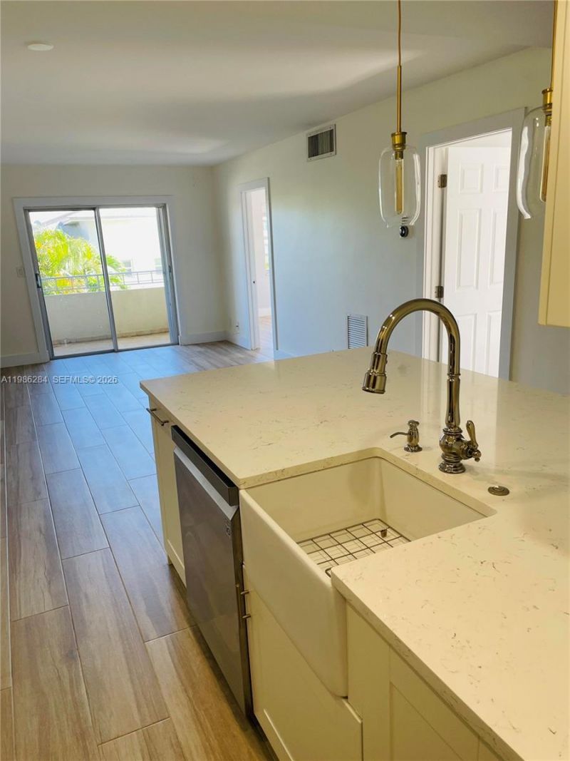900 NE 18th Ave , Unit 206, Fort Lauderdale, FL 33304 Photo