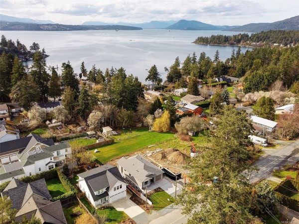 10956 Chalet Rd , North Saanich, BC V8L 5N8