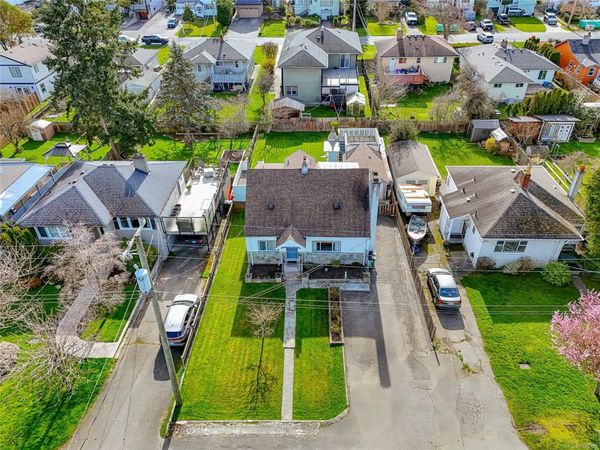 3155 Earl grey St, Saanich, BC V9A 1X1