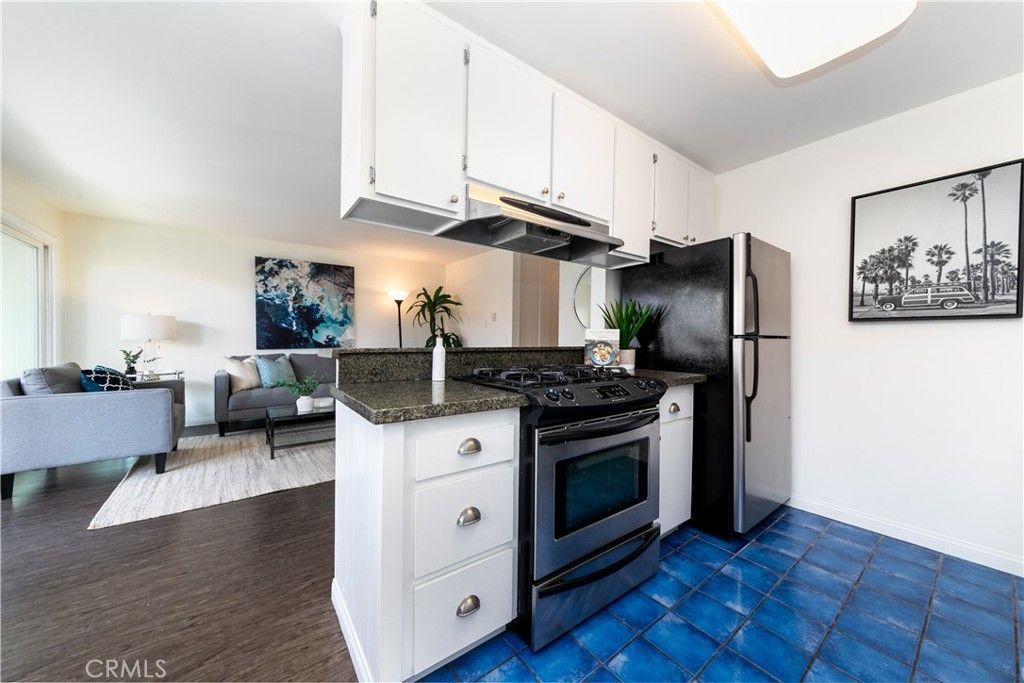 1720 Ardmore Avenue, Unit 212, Hermosa Beach, CA 90254 Main Photo