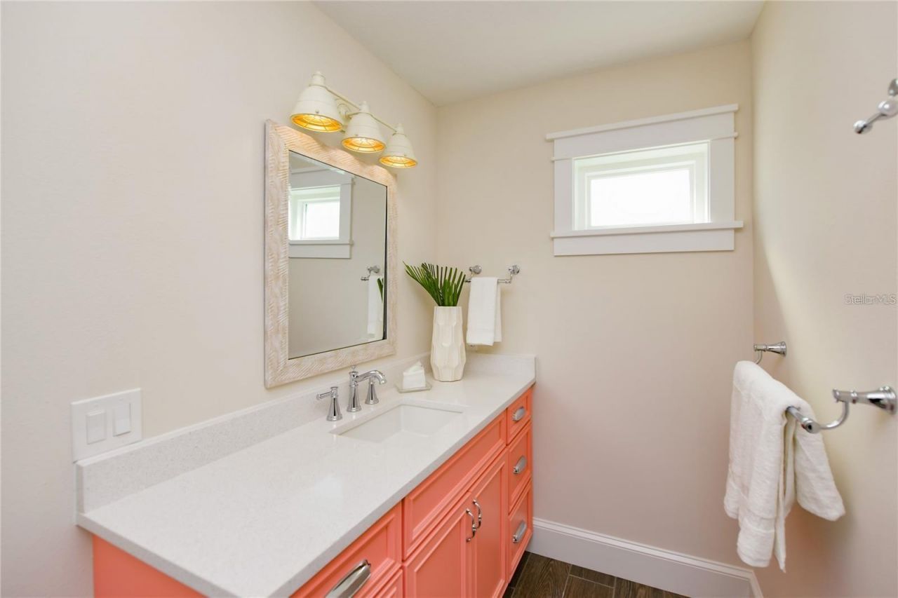 336 Avenida De Mayo, Sarasota, FL 34242 Photo