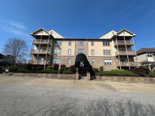 307 Townhouse Rd, Wheeling, WV 26003