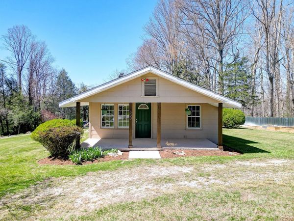 438 Loop Road , Hendersonville, NC 28792