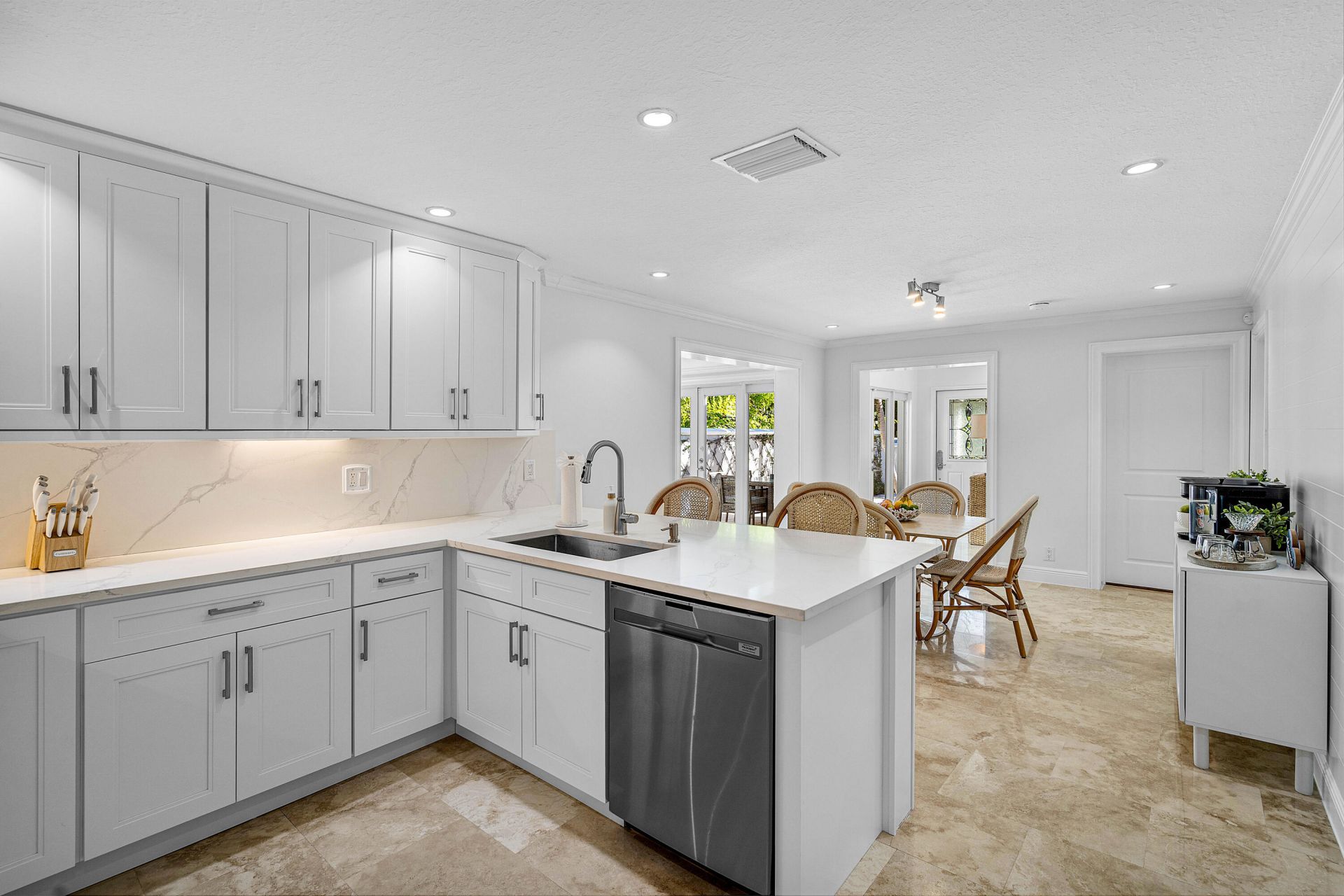 820 Palm Trail, Delray Beach, FL 33483 Photo