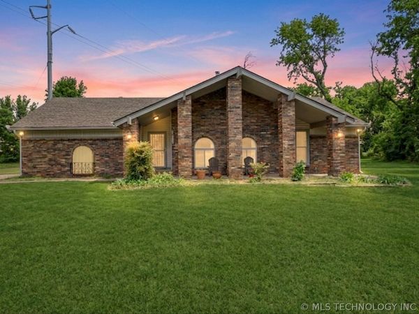 868 W Commercial Street , Broken Arrow, OK 74012