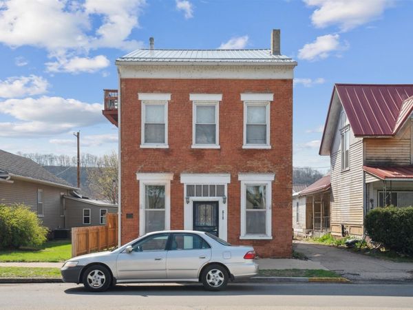 618 S River Park Drive, Guttenberg, IA 52052