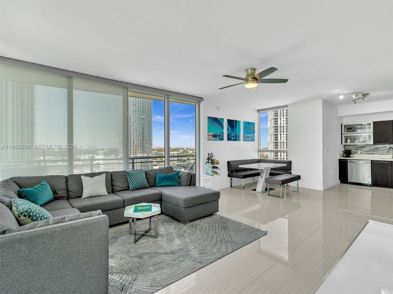 90 SW 3rd St , Unit 2013, Miami, FL 33130 Photo