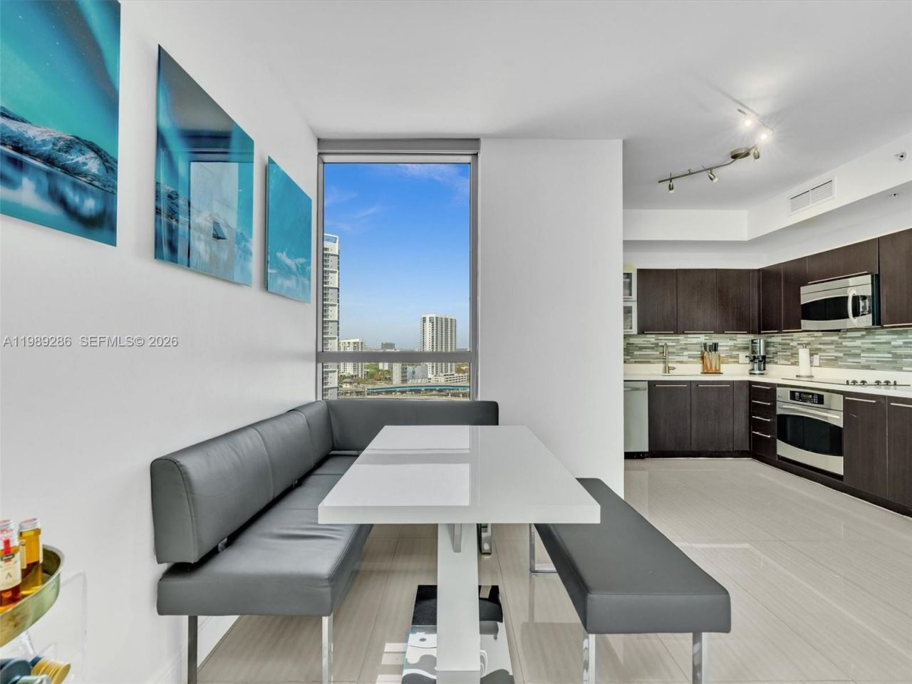 90 SW 3rd St , Unit 2013, Miami, FL 33130 Photo