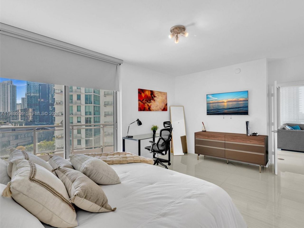 90 SW 3rd St , Unit 2013, Miami, FL 33130 Photo